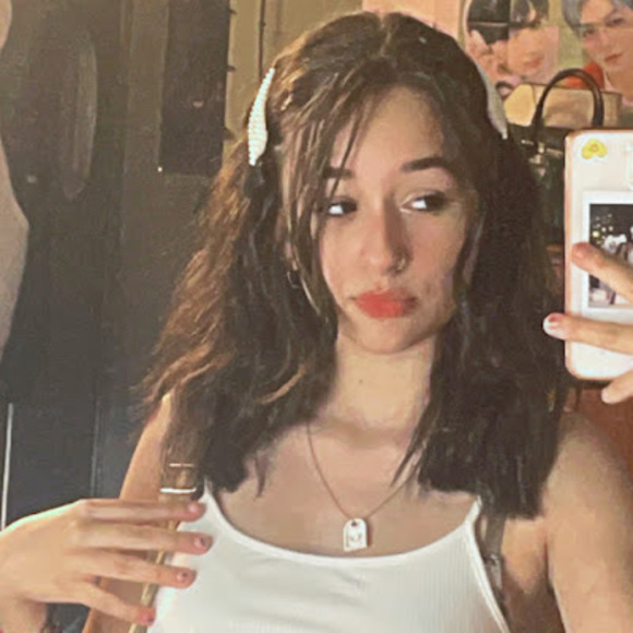 Meet your Posher, Emily - Picture 1 of 1